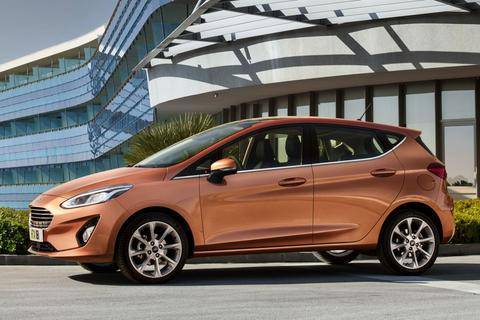 Trekhaak met bijpassende  kabelsets voor Ford Fiesta voor 1600 uur besteld , morgen in huis!